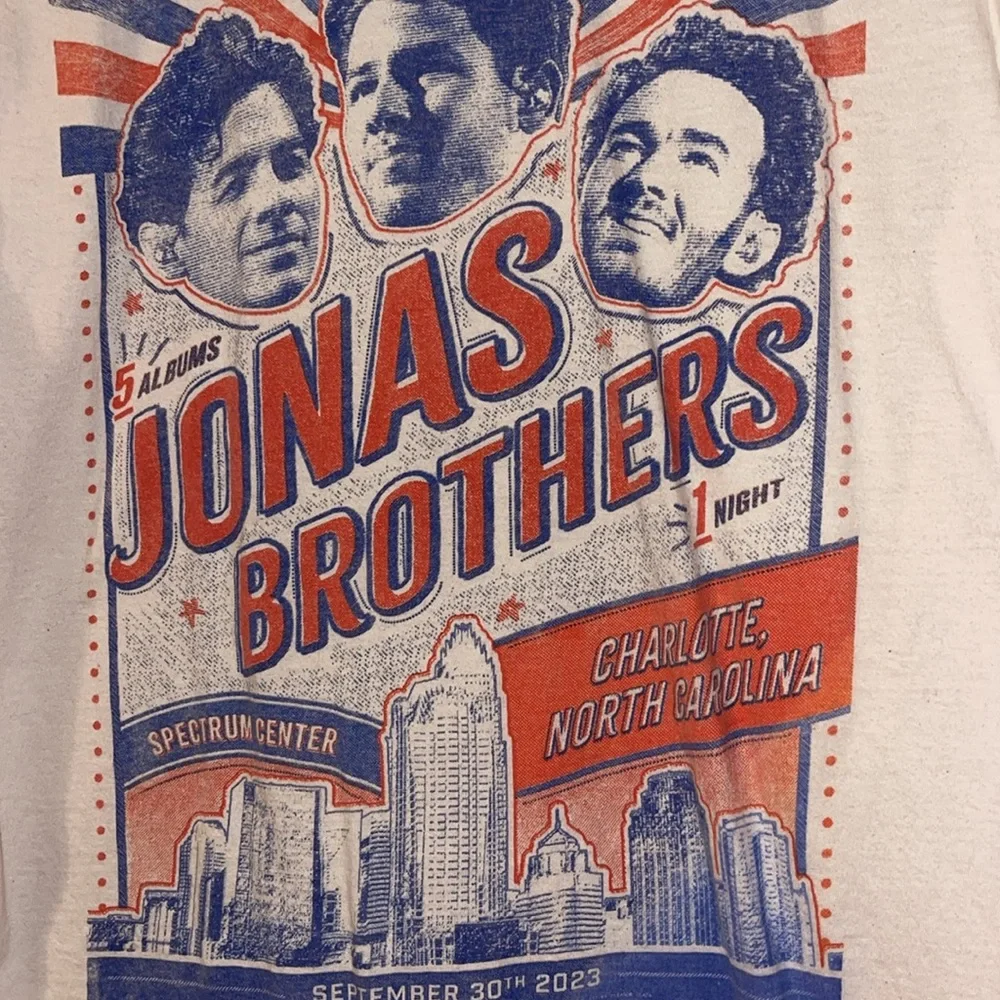 Jonas Brothers The Tour tee size medium - Picture 2 of 6